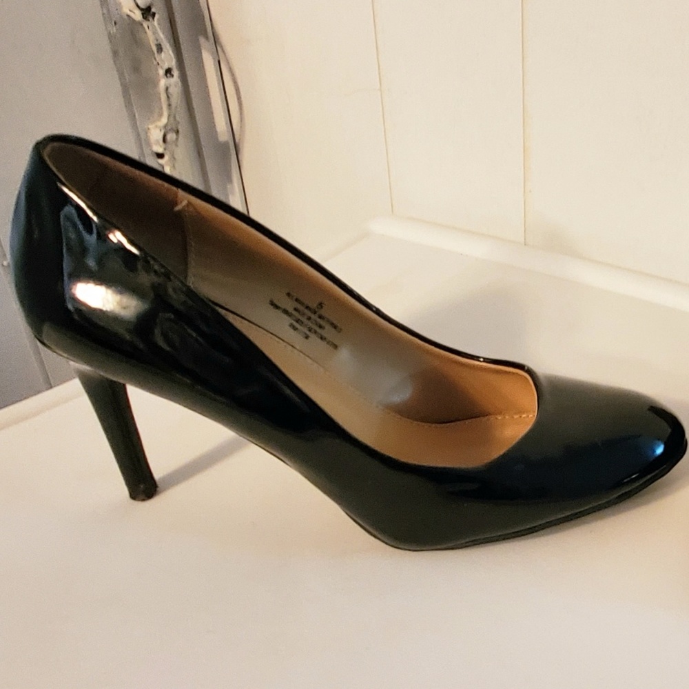 Black Patten pump size 6